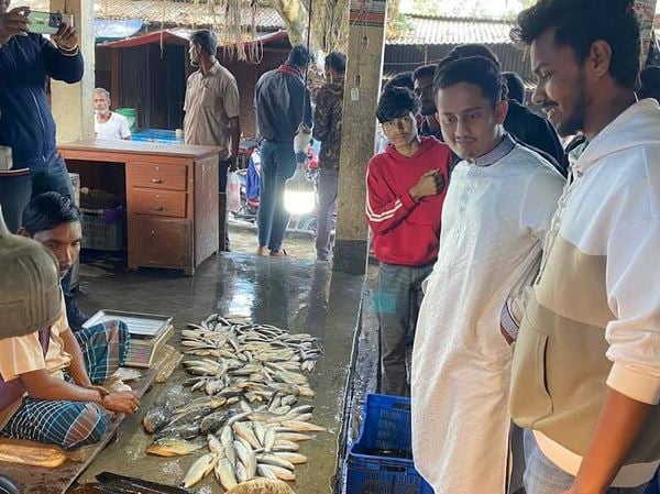 Sarjis visits kitchen markets in Debiganj Bazar