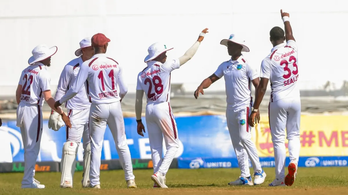 Clueless batting leaves Bangladesh reeling to 122-6 at lunch