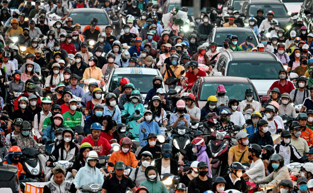 Vietnam pushes electric motorbikes as pollution becomes 'unbearable'