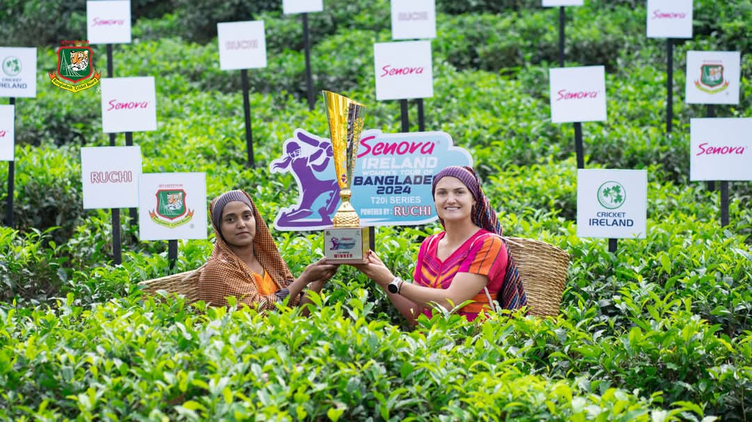 Dressed as tea workers Joty, Lewis unveil T20 series trophy