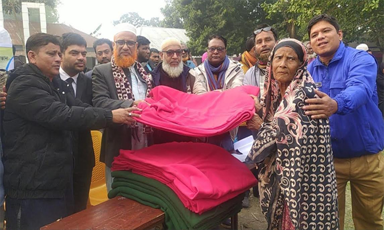 2,000 blankets distributed among cold-hit people in Panchagarh