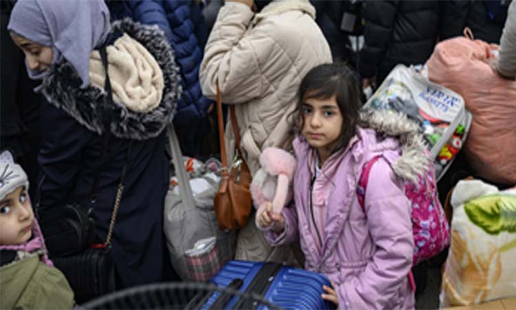 At Turkey-Syria border, returning children cross into the unknown