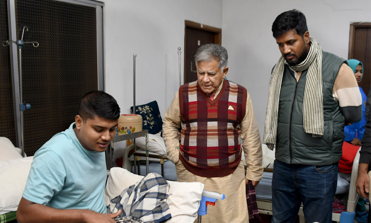 Sakhawat visits injured of student-people movement at CMH