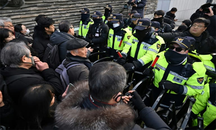 S. Korea's Yoon given until Saturday to appear for questioning: Yonhap