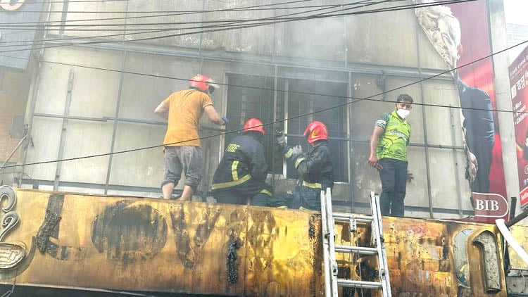 Fire at Uttara restaurant extinguished 