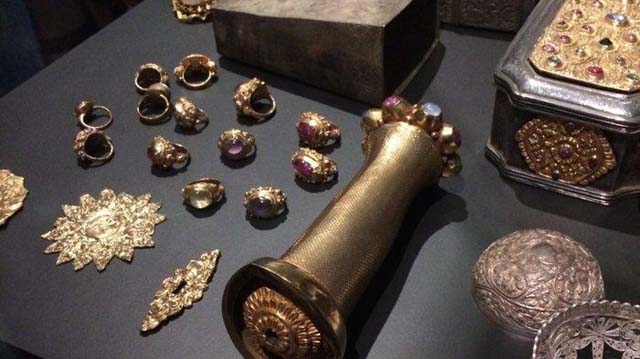 Indonesians embrace return of plundered treasure from the Dutch