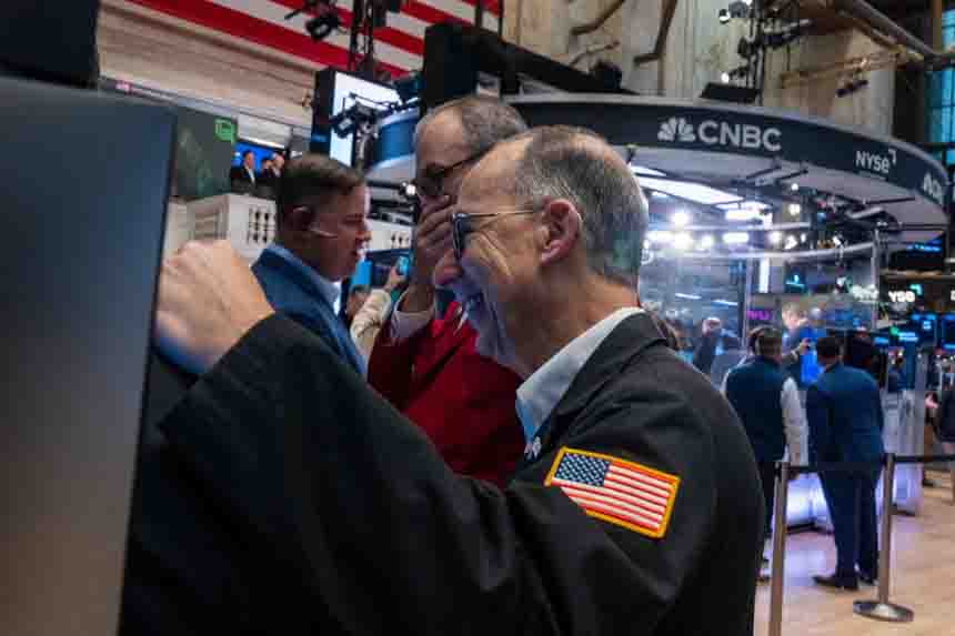 US stocks finish higher, cutting into weekly losses