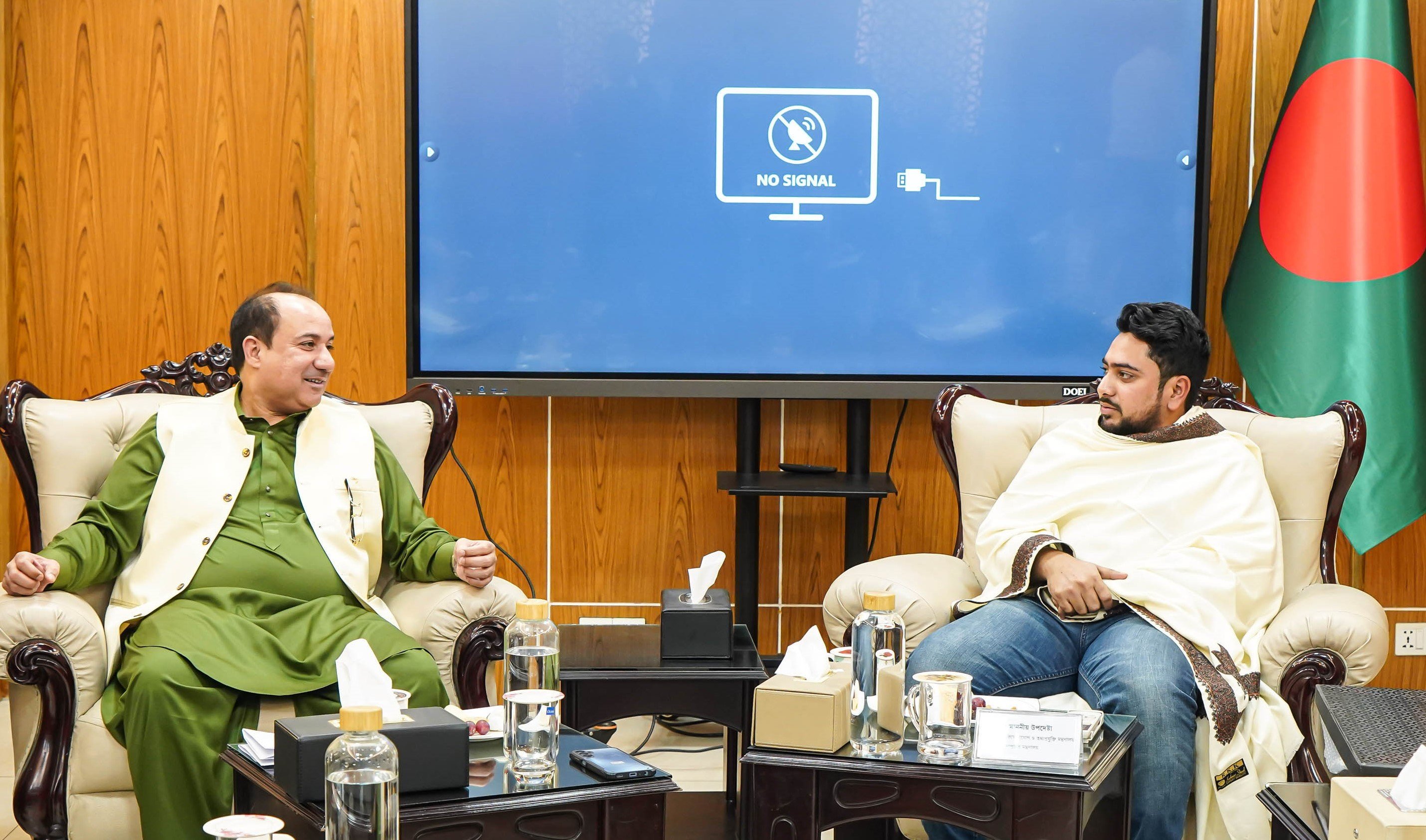 Singer Fateh Ali calls on adviser Nahid 