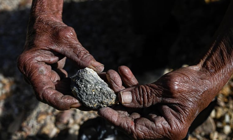 El Salvador Congress votes to end ban on metal mining