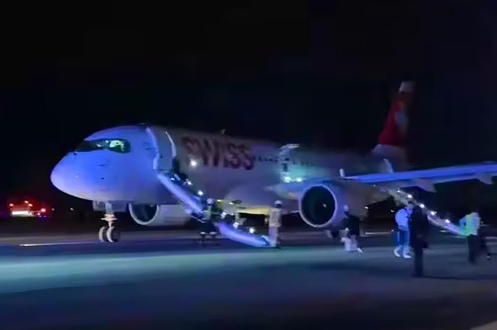 Two crew in hospital after Swiss plane emergency landing