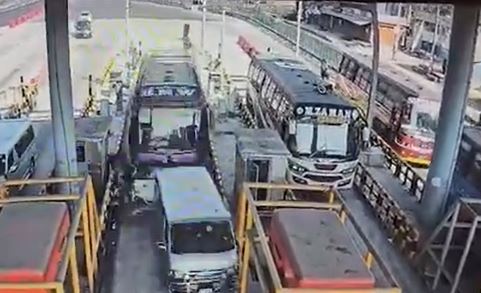 5 killed as bus rams car at Dhaka-Mawa Expressway toll plaza