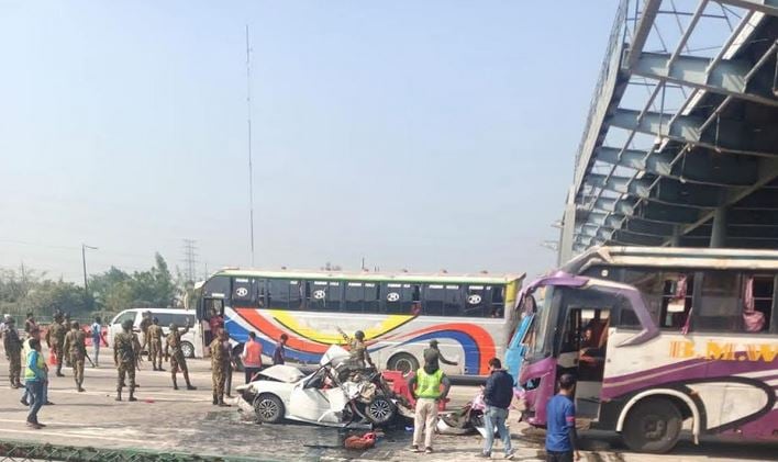 5 killed as bus rams car at Dhaka-Mawa Expressway toll plaza