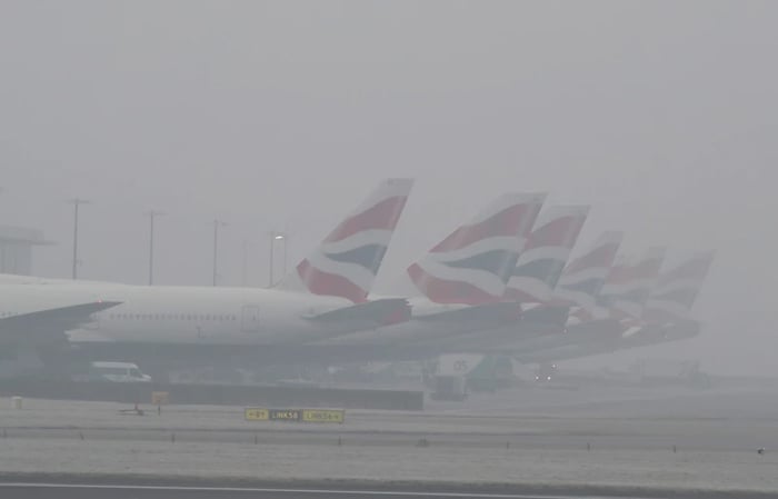 Fog grounds flights at UK airports