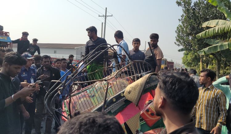 6 die in bus-auto rickshaw collision in Sherpur