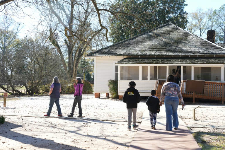 In Carter's hometown hamlet, a long anticipated goodbye begins