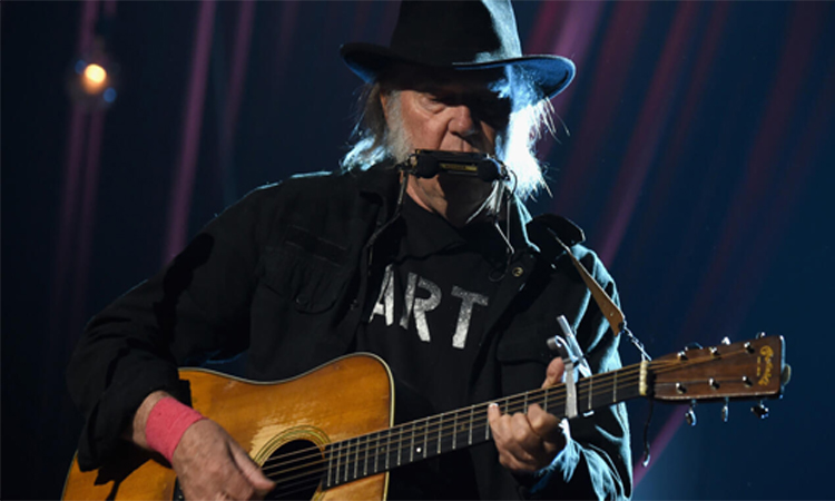 Neil Young dumps Glastonbury alleging 'BBC control'