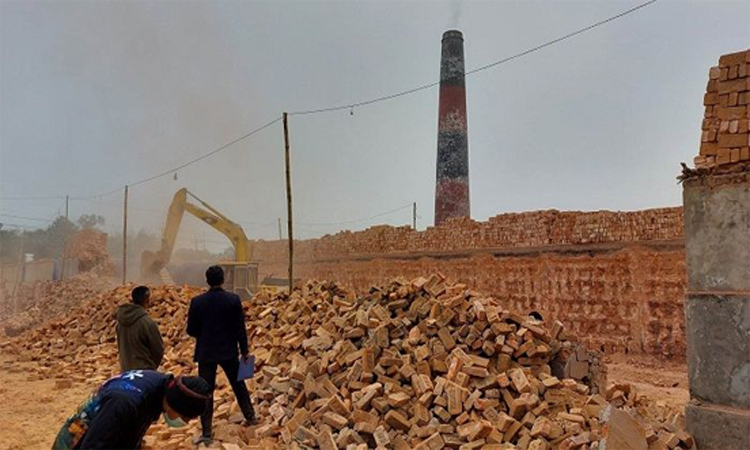 3 illegal brick kilns fined Tk 7.5 lakh in Satkhira