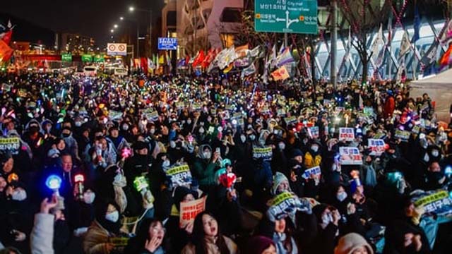 South Korea in political crisis after president resists arrest