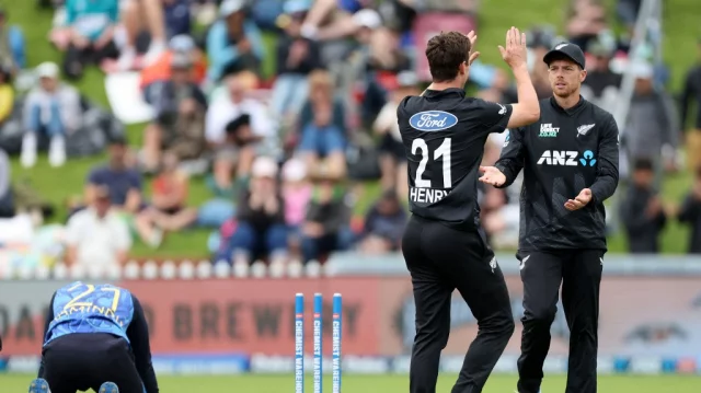 Henry, Young power New Zealand to nine-wicket ODI win over Sri Lanka