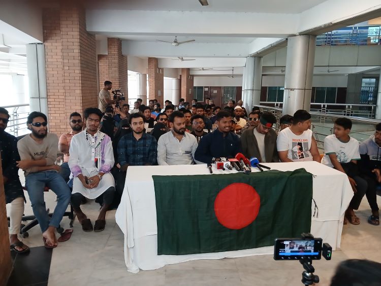 Attack on injured students of July uprising at Shaheed Minar protested