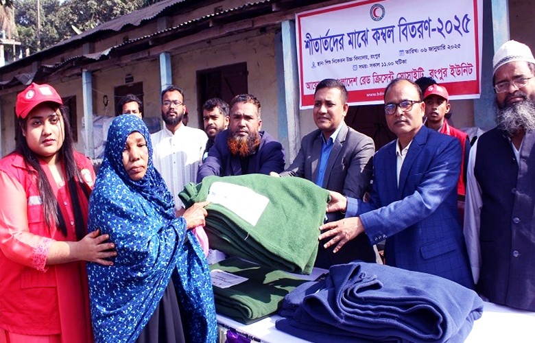 Red Crescent distributes blankets in Rangpur city