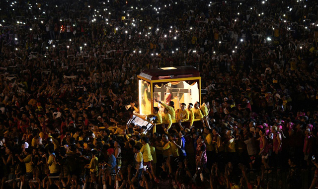 Philippine Catholic devotees mass in Manila hoping for a miracle