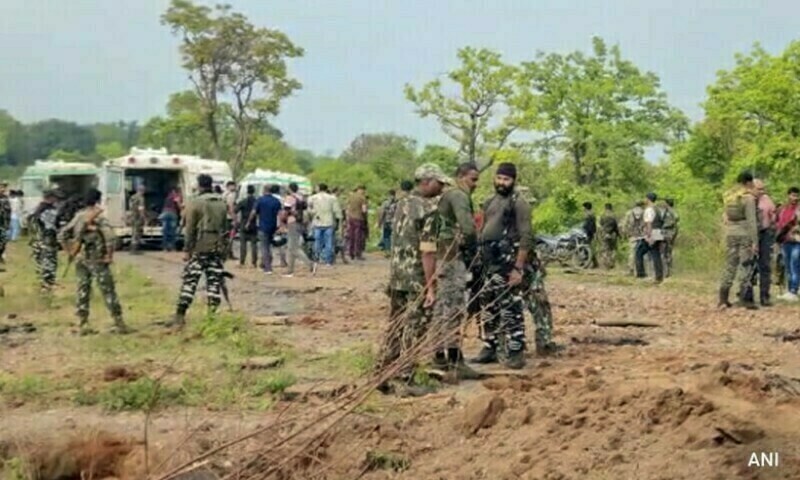 Indian troops kill five Maoists, bomb wounds officers