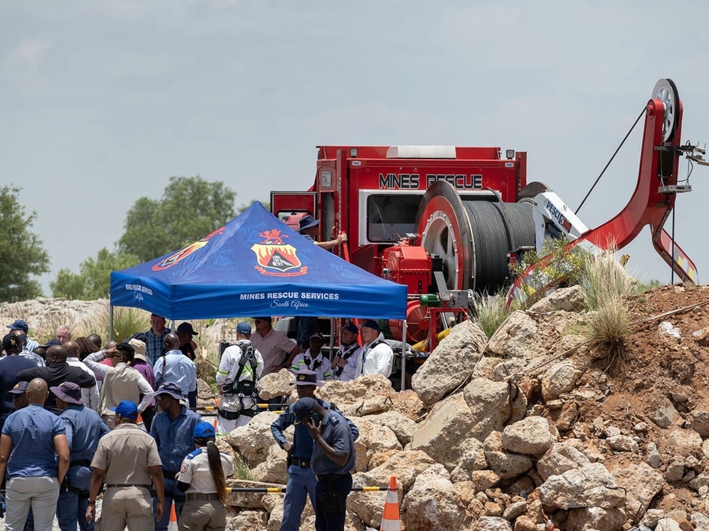 60 dead at illegal S.African mine: police