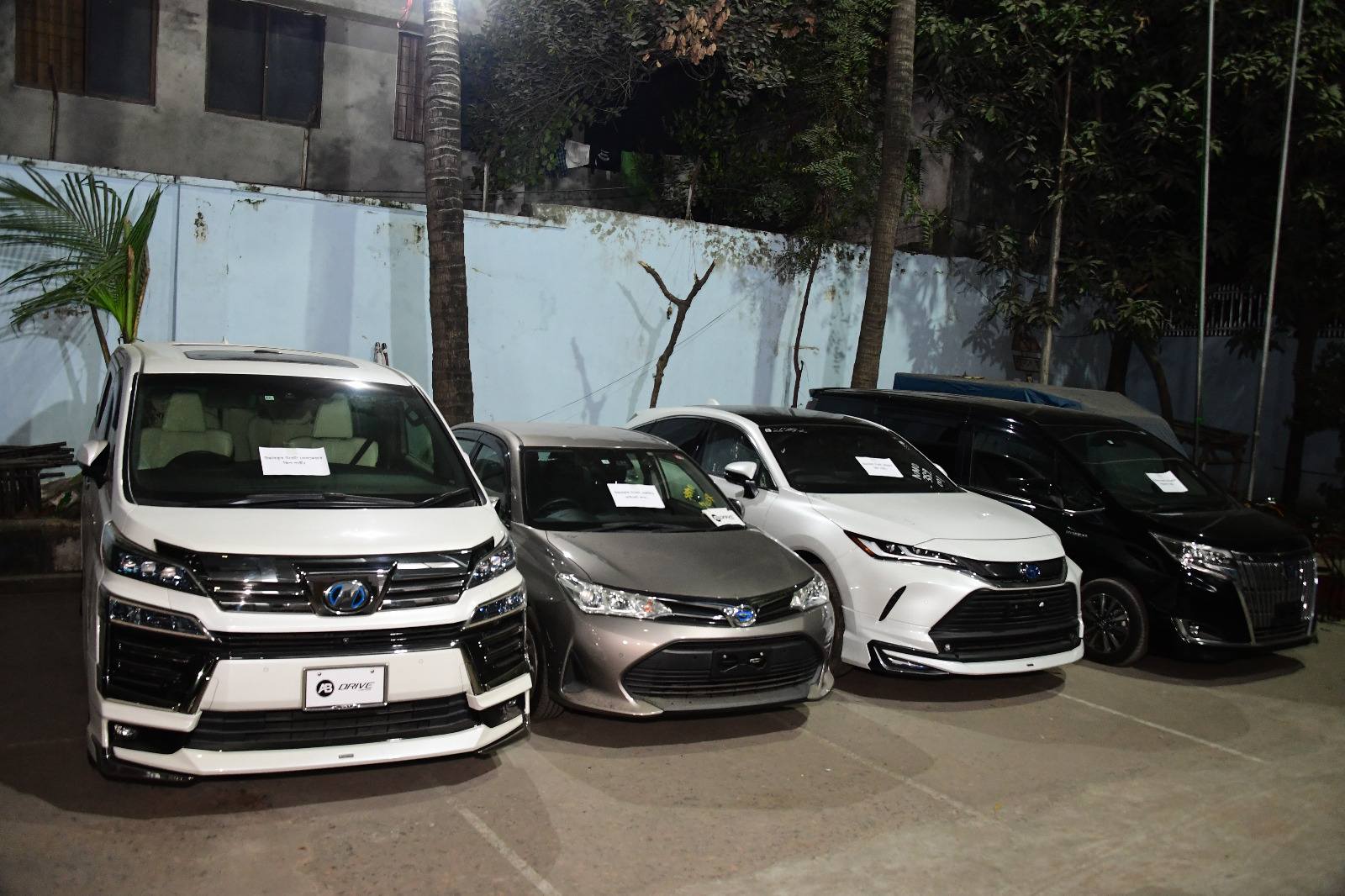 5 fraudsters arrested, four stolen cars recovered