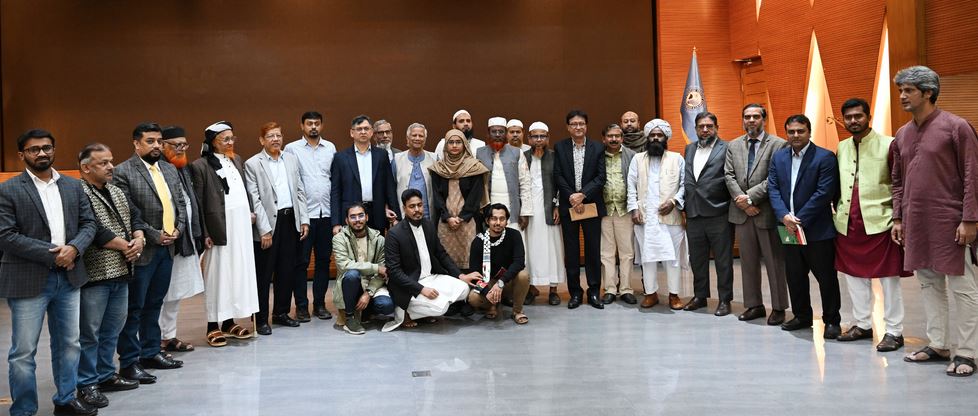 Chief Adviser Professor Muhammad Yunus today participated in a photo session with political party's leaders at the Foreign Service Academy. Photo: PID