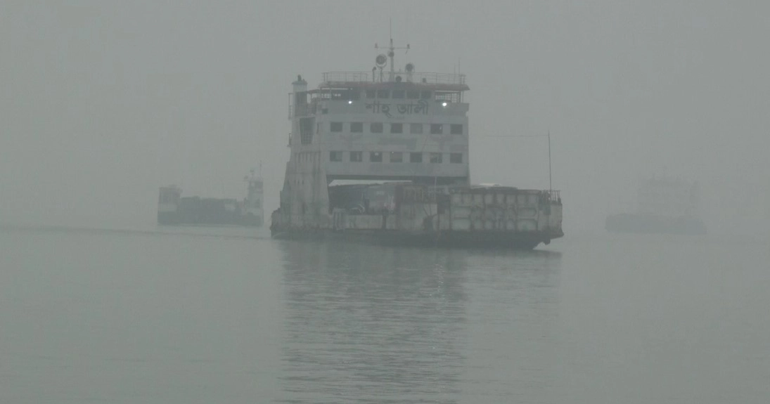 Ferry movement resumes after 7.45 hours in Aricha-Kazirhat