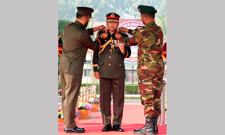 Army chief adorned with ‘Colonel of the Regiment’