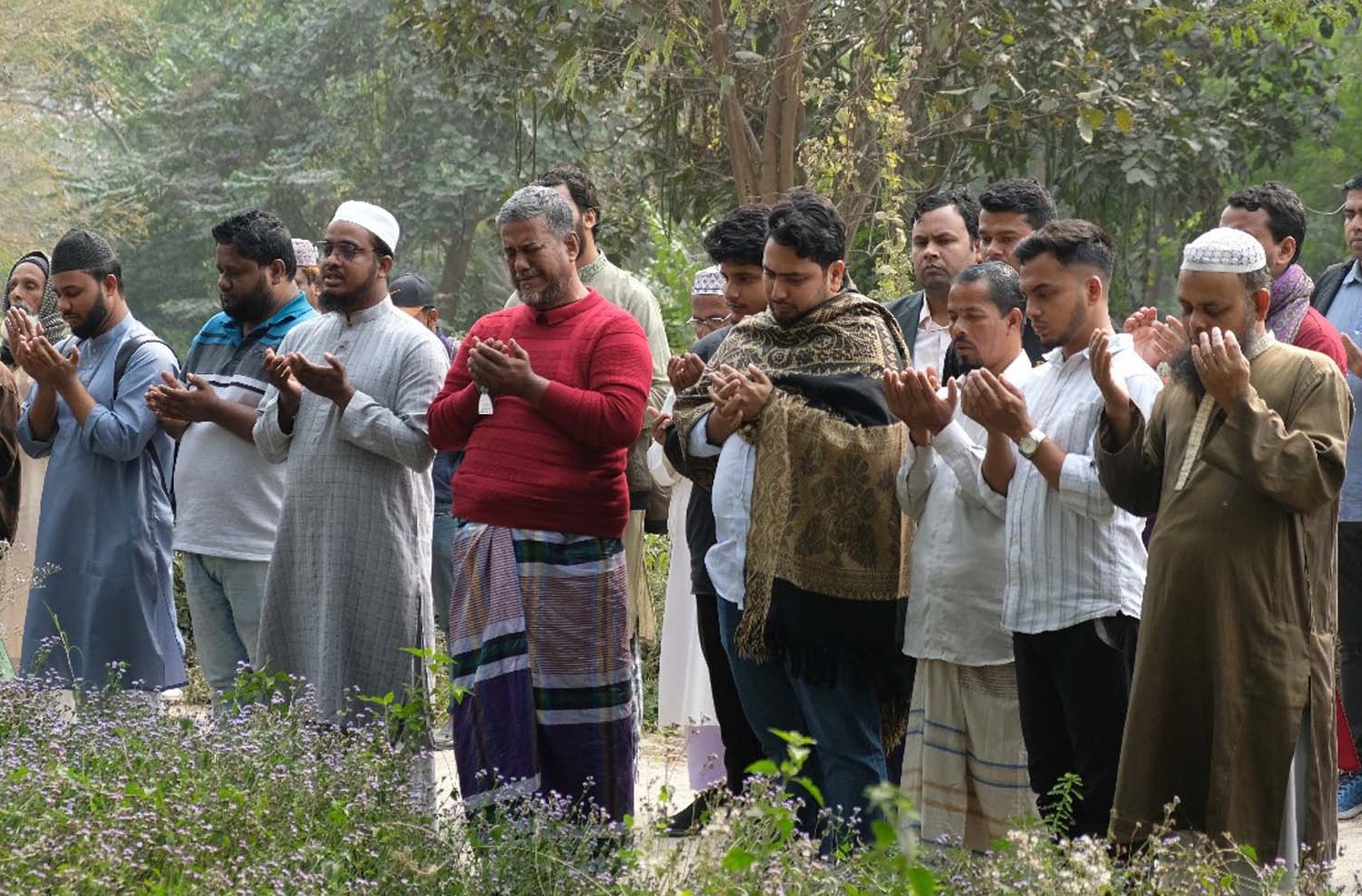 Nahid offers ziarat at graves of July mass uprising martyrs in Rayerbazar