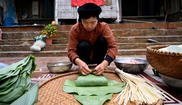 Sticking with tradition: Vietnam's glutinous 12-hour Tet cake