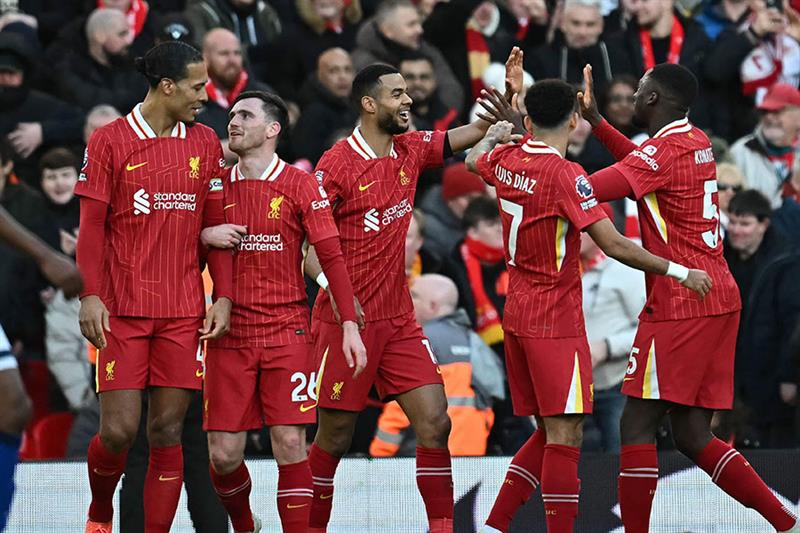 Gakpo stars as Liverpool rout Ipswich, Arsenal survive red card drama to beat Wolves