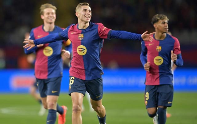 Barcelona hit seven past Valencia to restore La Liga push