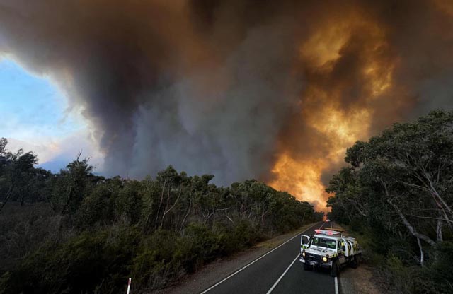 Firefighters seek 'upper hand' as blaze hits rural Australia