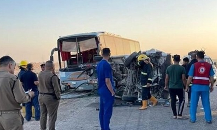 Seven Iraqi pilgrims killed, dozens hurt in road accident