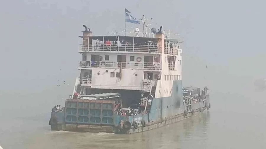 Ferry movement resumes after 7.30 hrs in Aricha-Kazirhat route