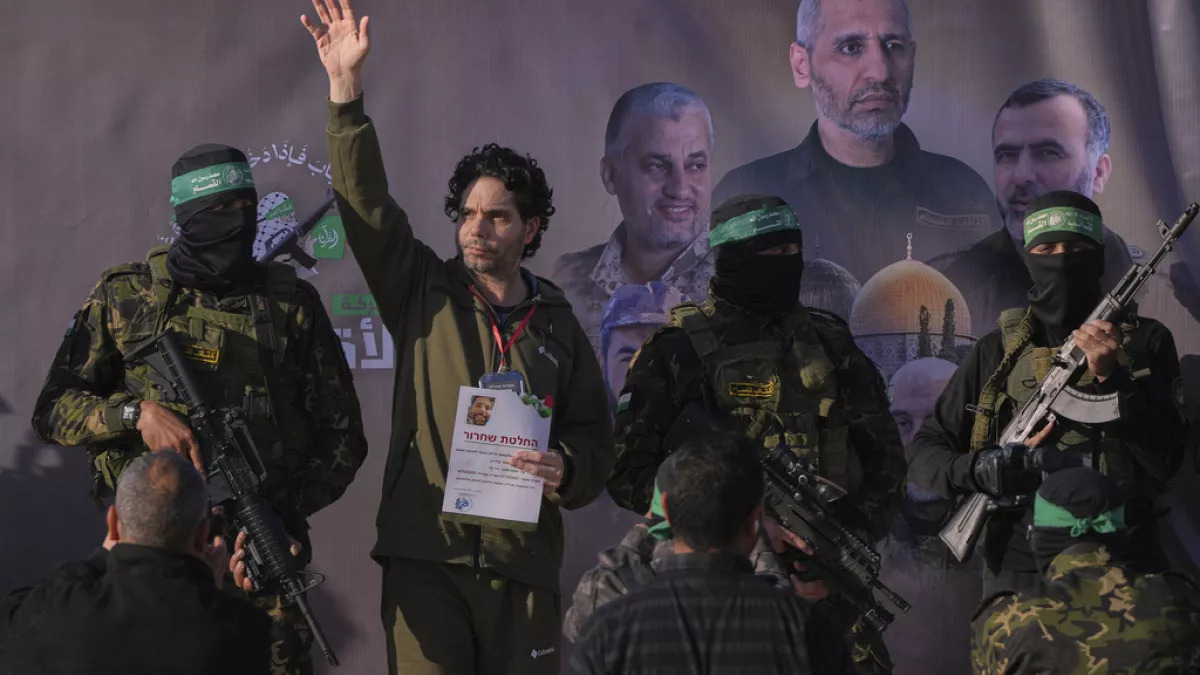 Hamas hands over two Israeli hostages to Red Cross