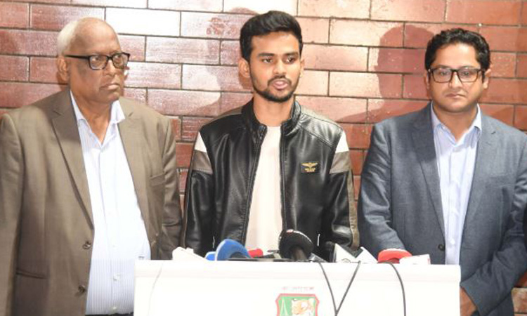 Online ticketing system and good pitch are success of this BPL: Asif 