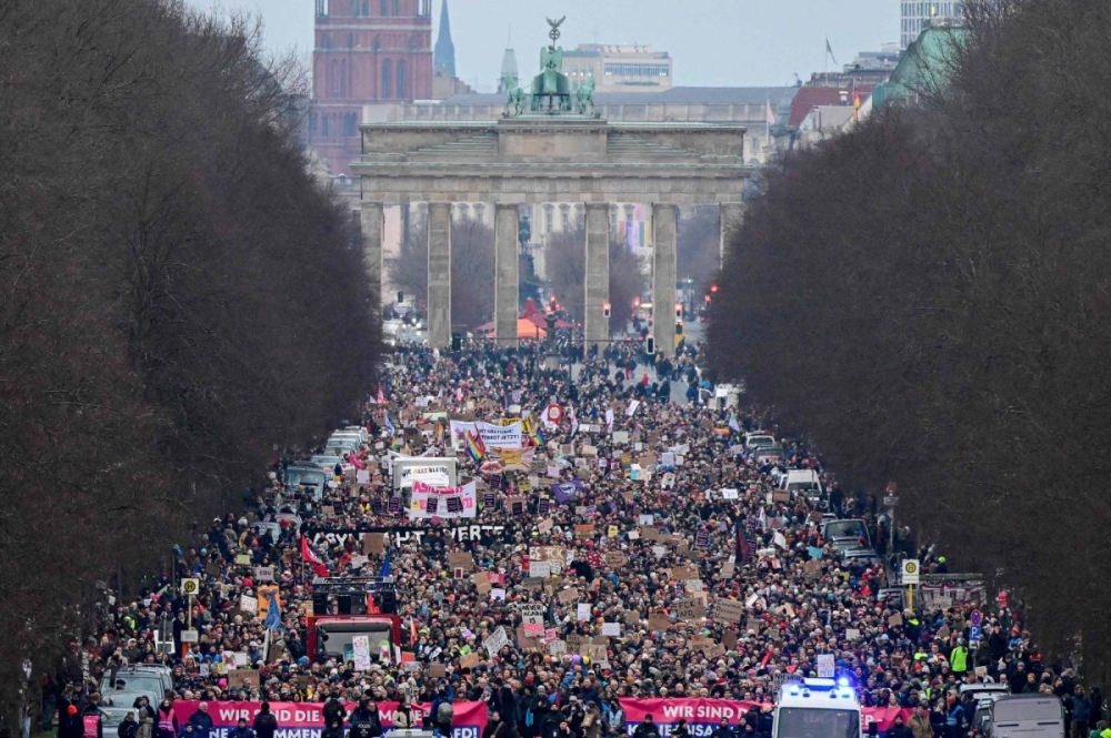 At least 160,000 rally in Berlin against far right