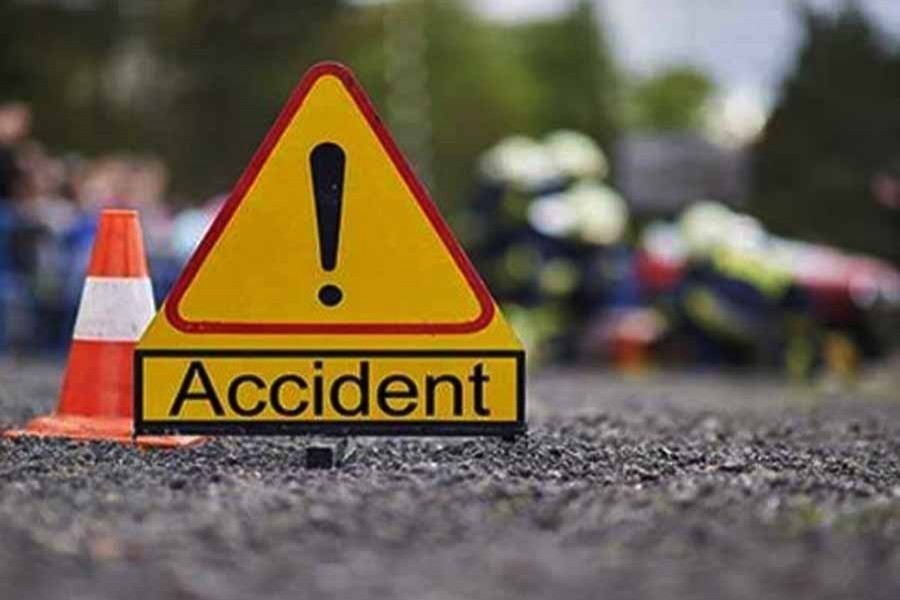 3 killed in Feni road crash