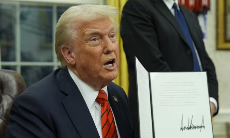 Trump signs executive orders on steel, aluminum tariffs