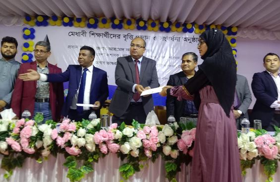 259 meritorious students get stipend in Bagerhat