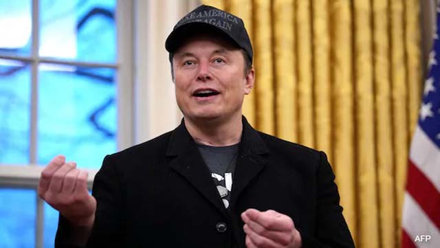 Musk, with Trump at White House, says US will go 'bankrupt' without cuts