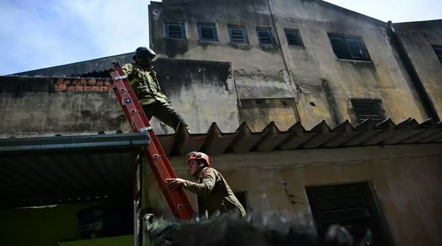 Fire at Rio de Janeiro Carnival costume factory injures 21