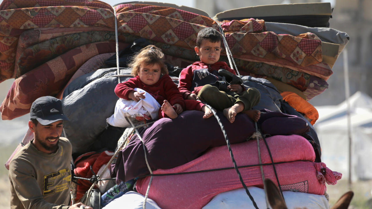 Fleeing civilians fill Gaza roads as Israel keeps up strikes