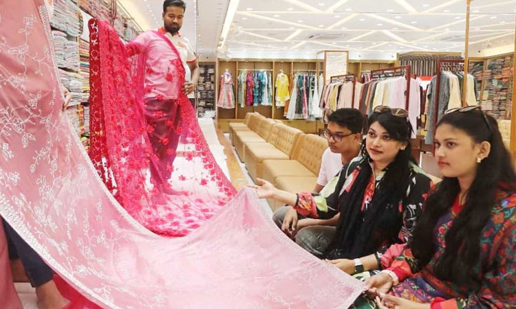 Ctg shopping malls look vibrant with Eid sales spree