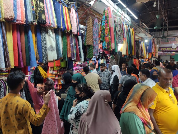 Eid shopping gains momentum in Khulna